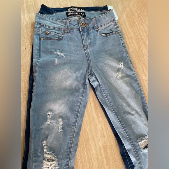 Light and dark blue jeans - Picture 4 of 5